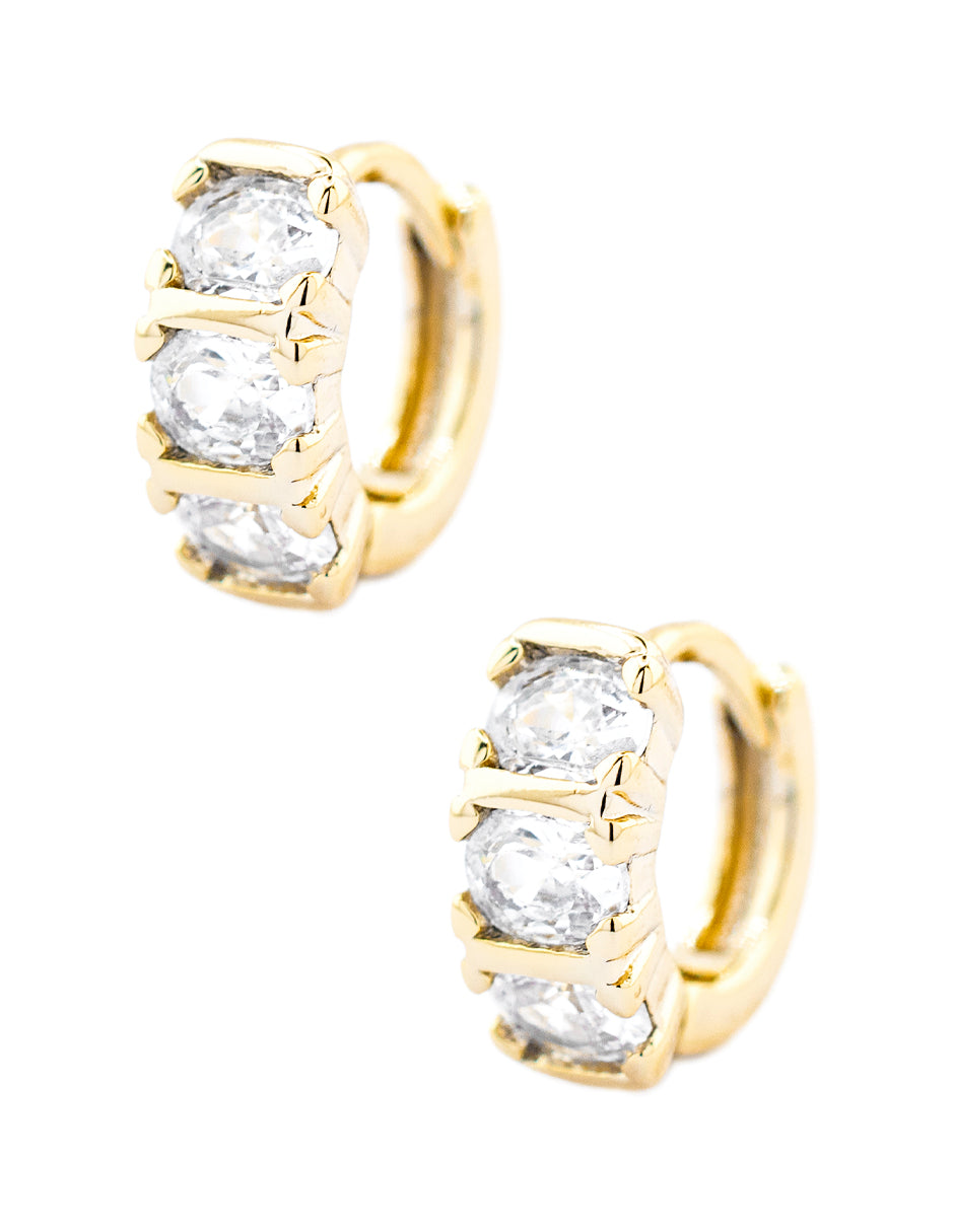 Huggie con Zirconia Ovalada en Baño de Oro