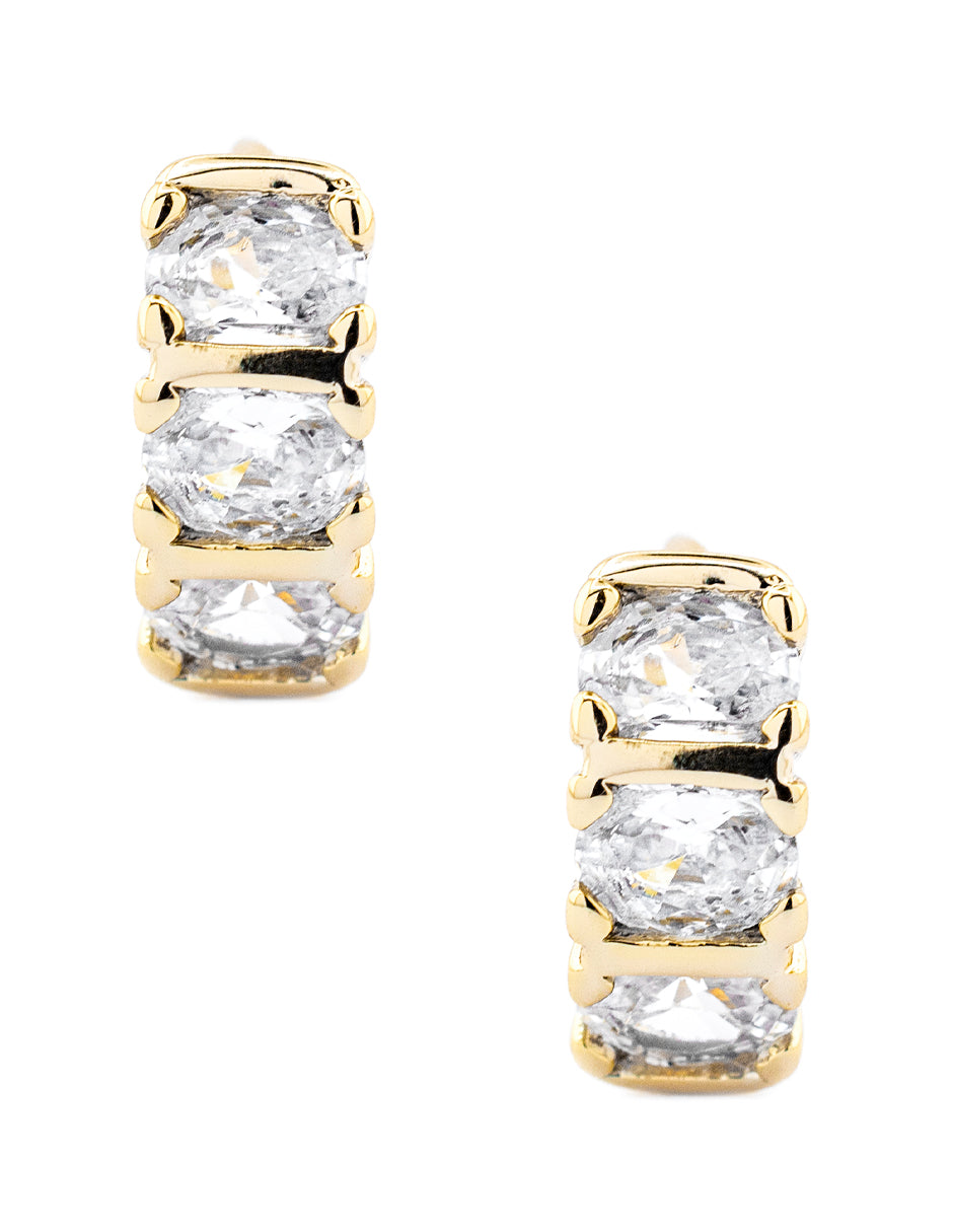 Huggie con Zirconia Ovalada en Baño de Oro