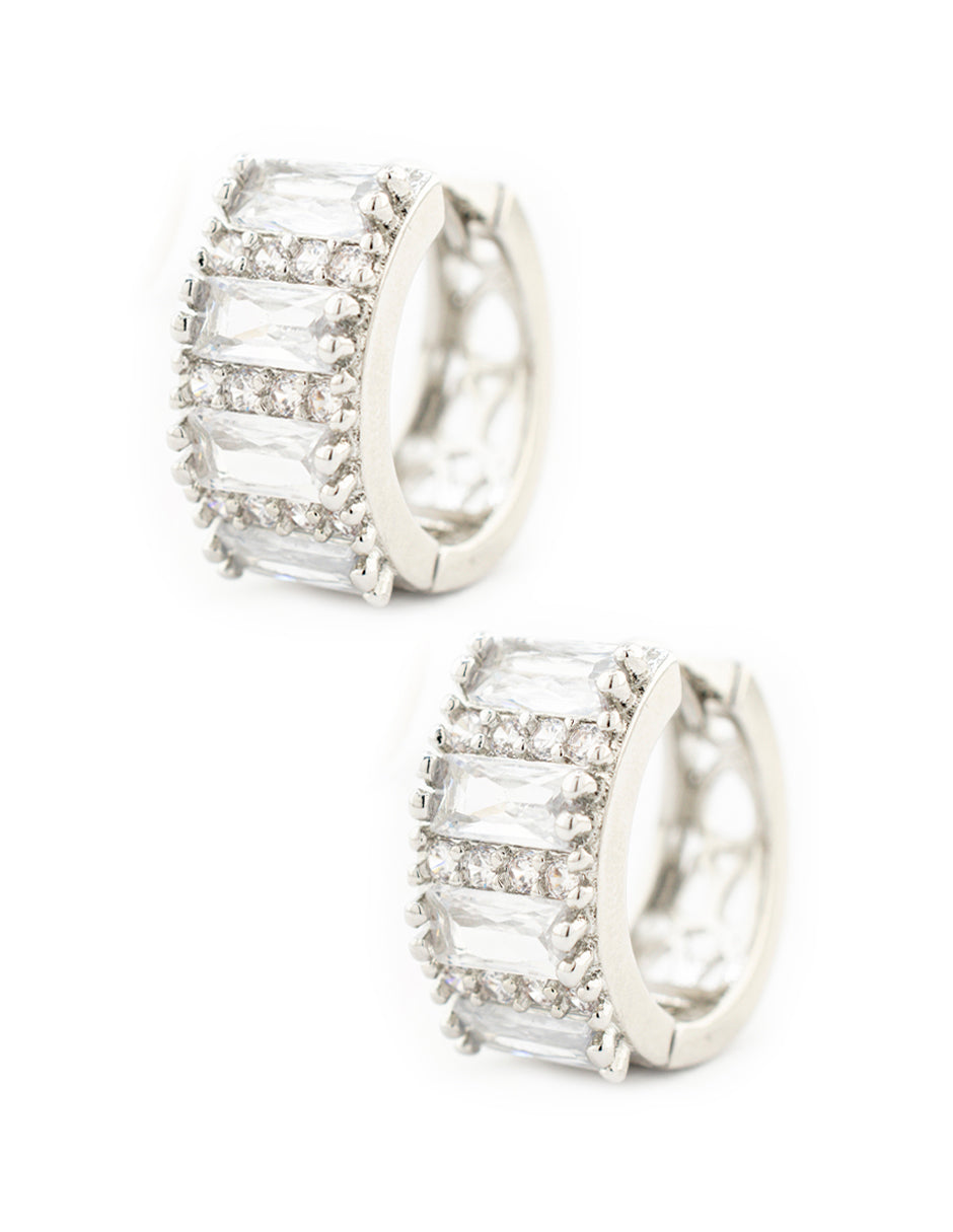 Huggie Zirconia Rectángulo en Baño de Rodio