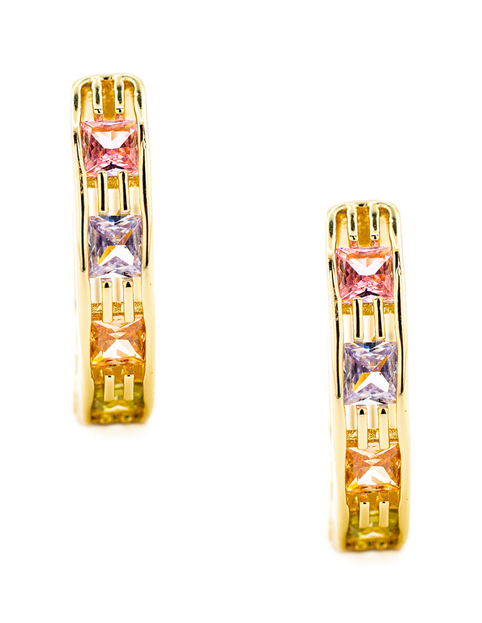 Huggie con Zirconias Cuadradas Multicolor Baño de Oro