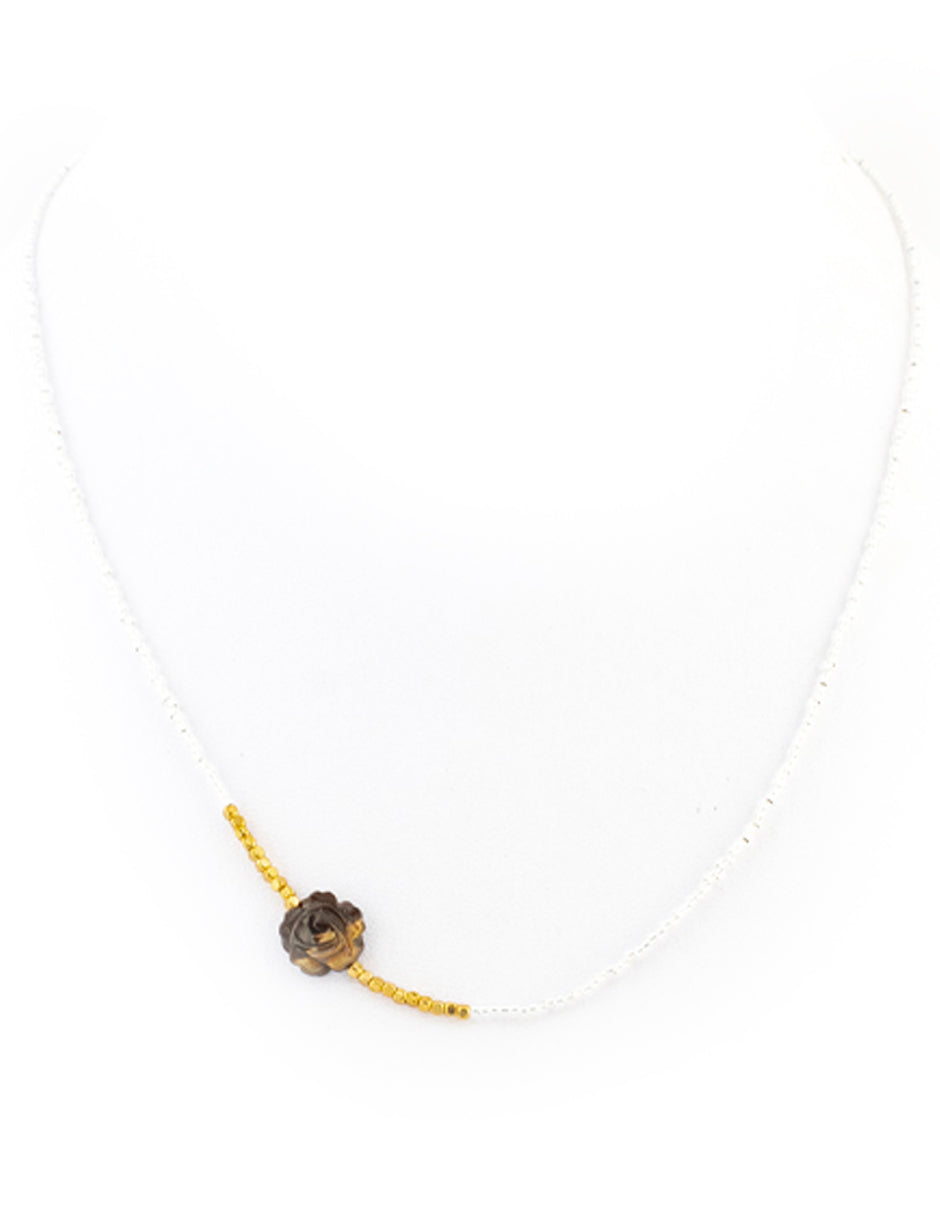 Collar Chaquiras Dije de Flor en Baño de Oro