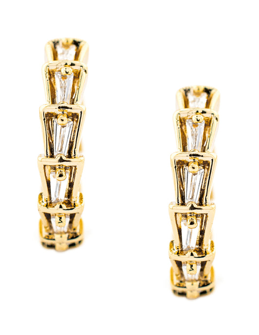 Huggie Trapecios con Zirconia Baño de Oro