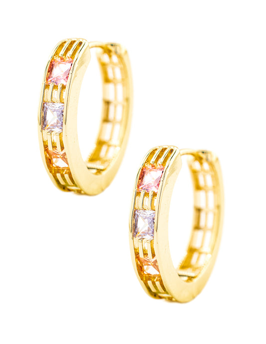 Huggie con Zirconias Cuadradas Multicolor Baño de Oro