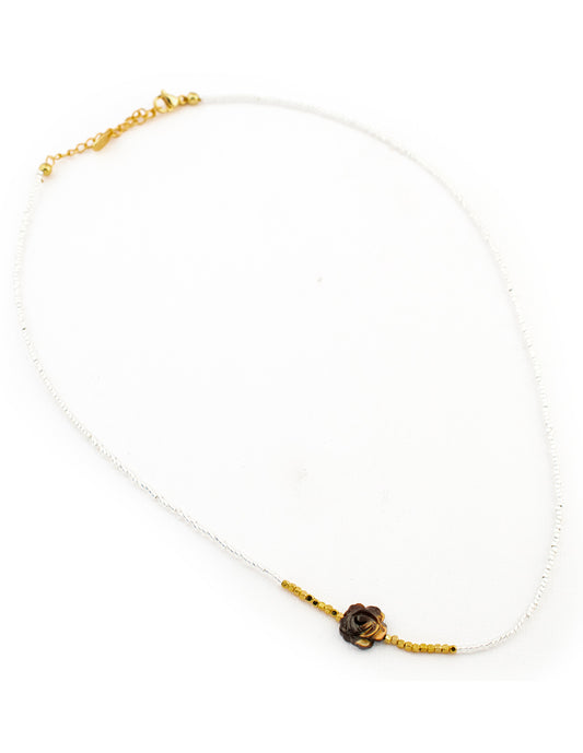 Collar Chaquiras Dije de Flor en Baño de Oro